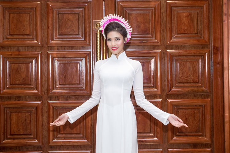 Lan Khue dong hanh cung Ky Duyen lam dai su ao dai-Hinh-3